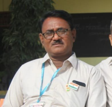 उष्माघाताने वळसंग इथल्या शाळेत कार्यरत असणाऱ्या ५६ वर्षीय शिक्षकाचा दुर्दैवी मृत्यू झाल्याची घटना घडली आहे.