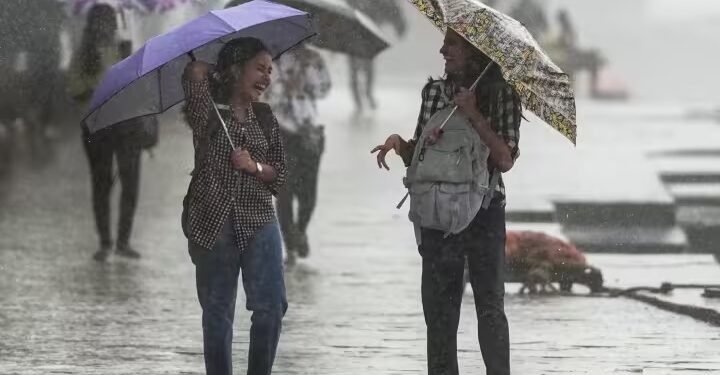 महाराष्ट्रात आठवडाभर अवकाळीची शक्यता; कसे असेल हवामान? कोणत्या जिल्ह्यांना फटका?