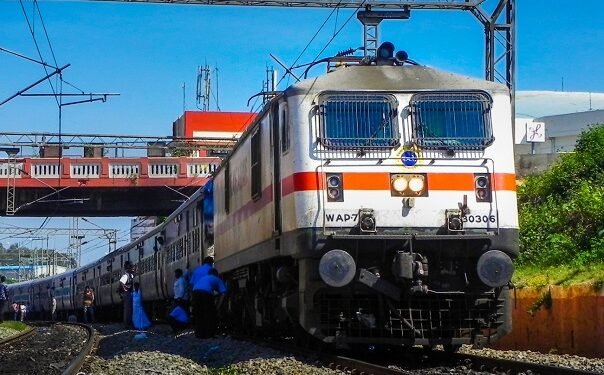 मध्य रेल्वेने घोषित केला रात्रकालीन विशेष ट्रॅफिक आणि पॉवर ब्लॉक