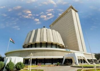 शिक्षक व पदवीधर विधानपरिषद निवडणूक पुढे ढकलली, निवडणूक आयोगाचा मोठा निर्णय