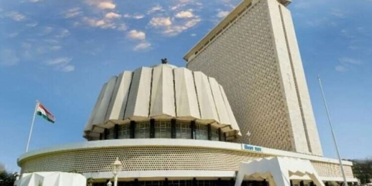 शिक्षक व पदवीधर विधानपरिषद निवडणूक पुढे ढकलली, निवडणूक आयोगाचा मोठा निर्णय