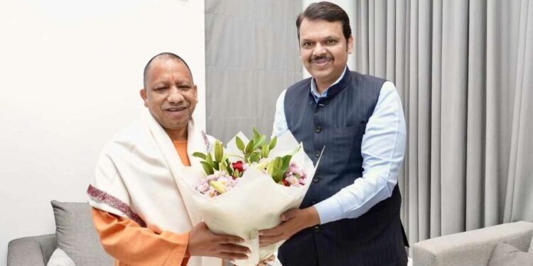 फडणवीसांचा राजीनामा, योगींच्या खुर्चीला हादरे; वर्षभरात मध्यावधी निवडणुका, माजी मुख्यमंत्र्यांचं भाकित