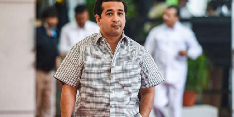 शिवसेना ठाकरे गटाला मतदान करणाऱ्या मतदारांविषयी आमदार नितेश राणे यांनी शंका उपस्थित केली आहे.