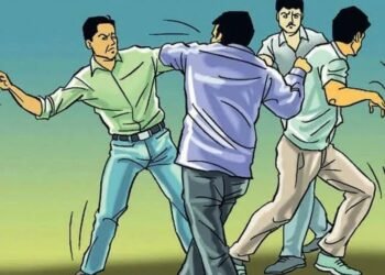 वडिलांसह नऊ महिन्याच्या मुलाला बेदम मारहाण केल्याची धक्कादायक घटना अक्कलकोट येथे घडली आहे.