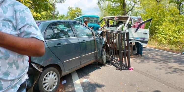 भंडाऱ्यात भरधाव व्हॅनची कारला धडक; तिघे गंभीर जखमी