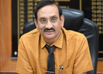 डॉ संजीव ठाकूर यांचे सोलापूरवर एवढे प्रेम का? वादग्रस्त अधिकाऱ्याची पुन्हा सोलापुरात बदली