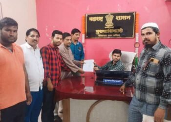 भोकरदन शहरात ठीक ठिकाणी घाणीचे साम्राज्य ; घंटागाडी तात्काळ सुरू करा नागरिकांची नगरपरिषदच्या सीओला निवेदन