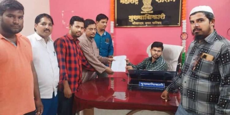 भोकरदन शहरात ठीक ठिकाणी घाणीचे साम्राज्य ; घंटागाडी तात्काळ सुरू करा नागरिकांची नगरपरिषदच्या सीओला निवेदन