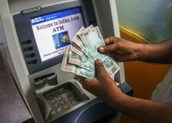 सर्वसामान्यांचा खिसा आणखी कापला जाणार, ATM मधून पैसे काढण्यासाठी अधिक चार्ज द्यावा लागणार