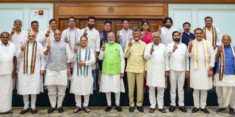 LIVE: PM मोदींनी NDA संसदीय पक्षाच्या बैठकीला संबोधित केले.