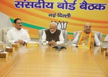 मोठी बातमी : महाराष्ट्रात कोणा एकट्याच्या मर्जीने पक्ष चालणार नाही – दिल्लीतील नेत्यांच्या सूचना