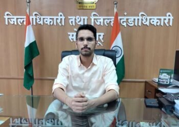 अखेर सोलापूर जिल्हाधिका-यांनी केली चंद्रभागेची पाहणी