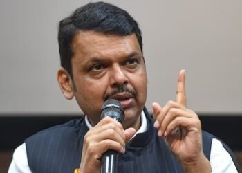 मोठी बातमी : लोकसभेतल्या पराभवानंतर देवेंद्र फडणवीस राजीनामा देण्याच्या तयारीत!!