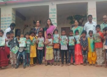 सेमी इंग्रजीच्या वर्गावर सोलापूर सीईओंनी घेतला तास