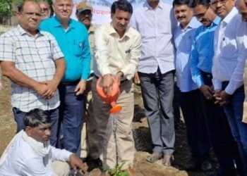 स्वारातीम’ विद्यापीठामध्ये ‘वृक्षोत्सव पंधरवाडा’ निमित्त वृक्ष लागवड