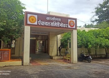 भोकर तालूक्यात ग्रामसेवक मूख्यालयी राहत नसल्याने नागरीकांची कामे प्रलंबित