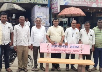 माझा गाव माझा अभिमान” या संकल्पनेतुन सिमेंट खुर्च्यांचे लोकार्पण