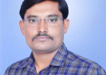 इंग्रजी शाळा बनत आहेत आकर्षणाचे आत्मघाती केंद्रबिंदू