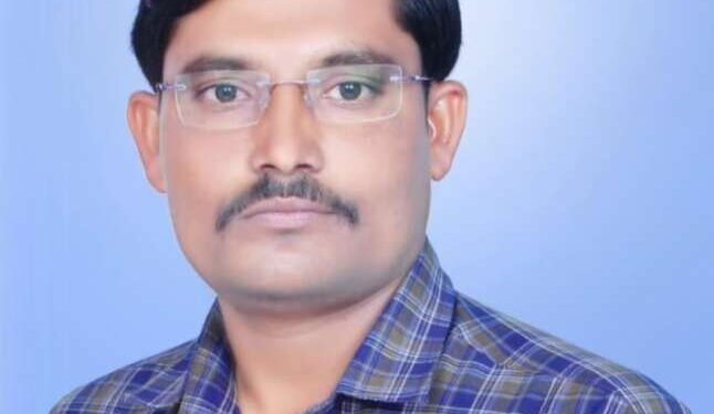 इंग्रजी शाळा बनत आहेत आकर्षणाचे आत्मघाती केंद्रबिंदू