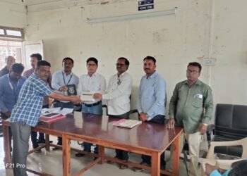 उमरी तालुक्यातील ग्रामपंचायत रोजगार सेवकांना टॅब चे वाटप……