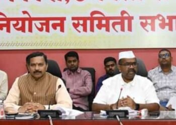 बँकांनी लाभार्थ्यांचे प्रकरणे वेळेत मार्गी लावावीत – नरेंद्र पाटील