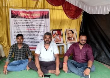 मुदखेड तालुक्यातील सरेगांव येथील जिल्हा परिषद प्राथमिक शाळेतील मुख्याध्यापक व शिक्षकांच्या गैरव्यवहाराच्या चौकशीसाठी चक्रधर कळणे पाटिल यांच्या आमरण उपोषणाचा सहाव्वा दिवस.