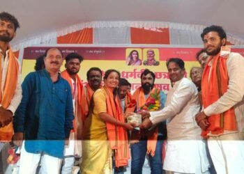 धर्मवीर छत्रपती संभाजीराजे शौर्य प्रतिष्ठाण संस्थापक अध्यक्ष बाळराजे पाटील आवारे यांचा उमरीत कवळे गुरुजी जनसंपर्क कार्यालय उमरी येथे सत्कार