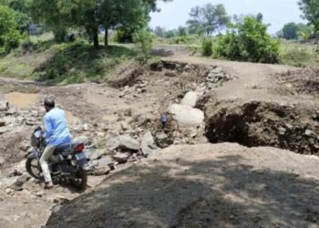 लोकसहभागातुन केलेल्या रस्त्यावर रोजगार हमीचा डल्ला ? जळगाव सपकाळ ते आडगांव पादंण रस्त्याची चौकशी करण्याची ग्रामस्थांची मागणी