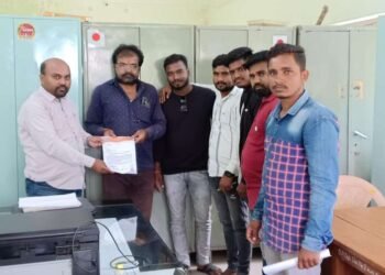 रस्त्यावरील खड्डे बुजविण्यात यावे, कार्यकारी अभियंता यांना मनसे कडून निवेदन!