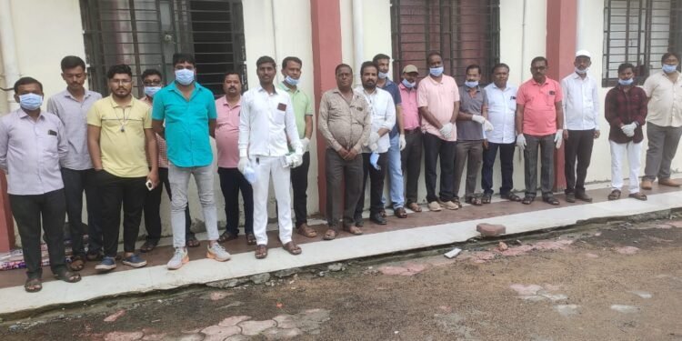 देगलूर उपजिल्हा रुग्णालयात स्वच्छता व झाडे लावा मोहीम उल्हासात संपन्न