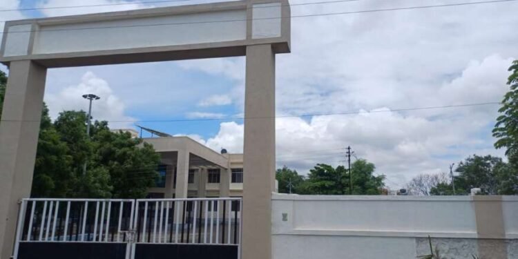 अत्याधुनिक उपचारासाठी उभारण्यात आलेल्या ट्रॉमा केअर सेंटरचे काम होऊन वर्षे झाले तरीही अद्याप ड्रामा केअर सेंटर सुरू झाले नाही.