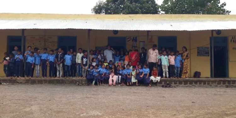 वाशी येथील जिल्हा परिषद शाळेत राजश्री शाहू महाराज यांची जयंती साजरी