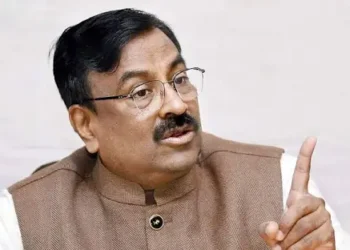 लोकशाहीचा अपमान करणाऱ्या संविधान विरोधकांच्या विरोधातील लढा तीव्र करा – मुनगंटीवार