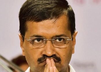 केजरीवालांनी सर्वोच्च न्यायालयातून मागे घेतली याचिका