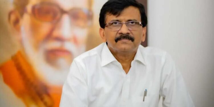 निवडणूक जिंकण्यासाठी नारायण राणेंनी पैशांचे पाकीट वाटले : संजय राऊत