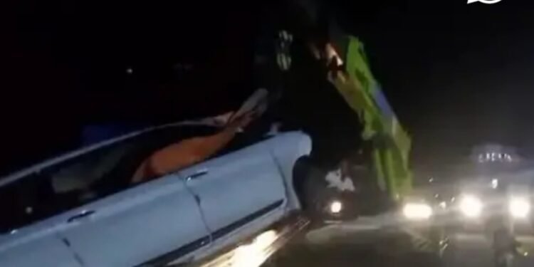 समृद्धी महामार्गावर भीषण अपघात; ७ जणांचा मृत्यू तर ४ गंभीर