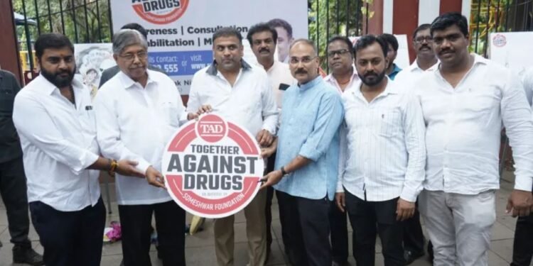 अमली पदार्थांच्या व्यसनापासून युवकांनी दूर राहावे – चंद्रकांत पाटील