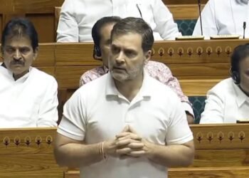 नीट पेपरफुटीवरून संसदेत गोंधळ