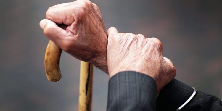 आयुष्मान योजनेंतर्गत सर्व वृद्धांवर होणार उपचार