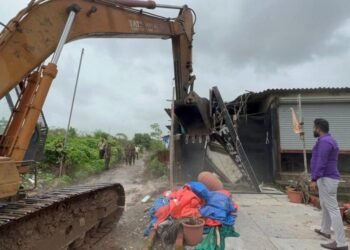 घोडबंदर रोड, नागला बंदर येथील हुक्का पार्लर, रेस्ट्रो बारवर ठाणे पालिकेची धडक कारवाई