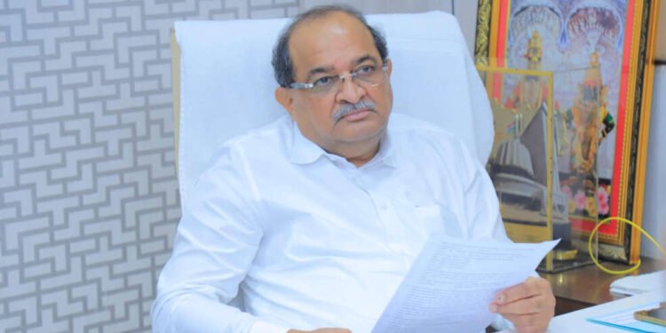 शेतकऱ्यांचे हित पाहून पशुसंवर्धन व दुग्धव्यवसाय विकास विभागाची पुनर्रचना – विखे-पाटील