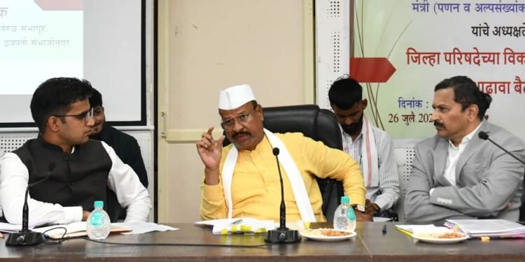 पात्र महिलांपर्यंत शासकीय योजनांचा लाभ पोहोचवा – अब्दुल सत्तार