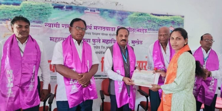 महात्मा ज्योतिबा फुले महाविद्यालयात पदवीदान समारंभ संपन्न