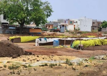 मंठा शहरालगत असलेल्या अनधिकृत वीट भट्ट्यांमुळे श्वास कोंडला !