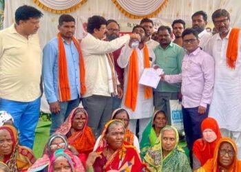 मा आमदार संतोष सांबरे यांच्या मध्यस्थीने कैलास पाटील पुंगळे यांचे तहसील चे उपोषण स्थगीत