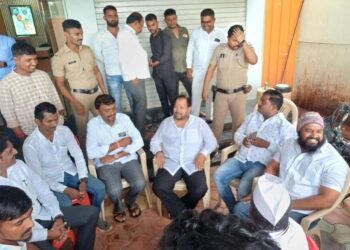 आमदार शहाजीबापू पाटलांनी जाणून घेतल्या तालुक्यातील जनतेच्या अडचणी