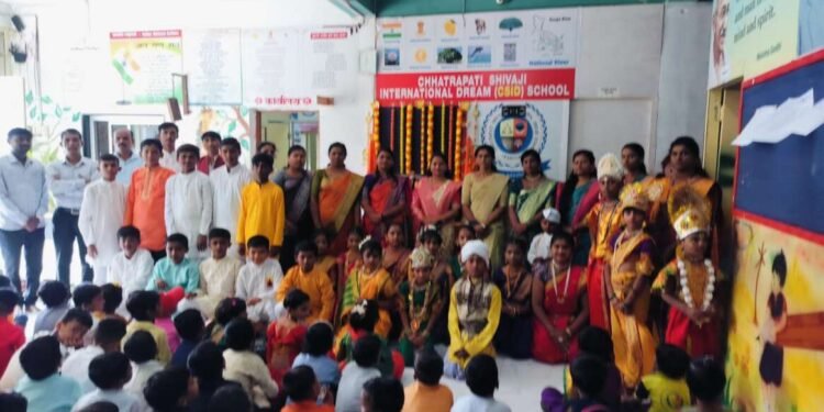 आषाढी एकादशी निमित्त परतुरात चिमुकल्याची विठ्ठल गजर दिंडी