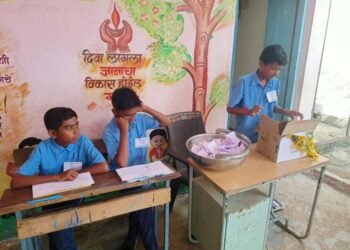 डावरगाव देवी शाळेत रंगली चिमुकल्यांची निवडणूक ..
