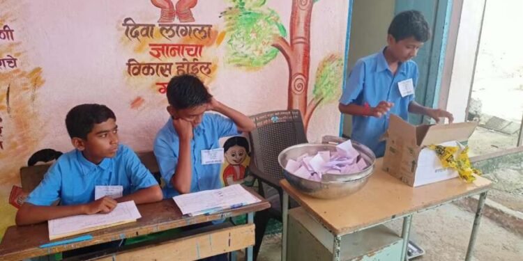 डावरगाव देवी शाळेत रंगली चिमुकल्यांची निवडणूक ..