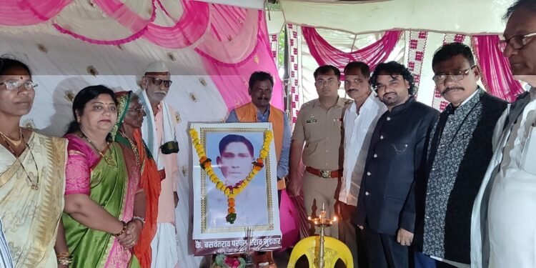 गोवा मुक्ती अग्रणी व्यक्तिमत्व स्वर्गीय बसवंतराव मुंडकर हे होते.- शामरावजी इनामदार